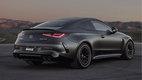 Mercedes на парковке — требуемый стаж вождения от 3 лет